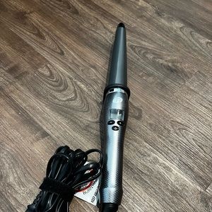 T3 Whirl Curling Wand.